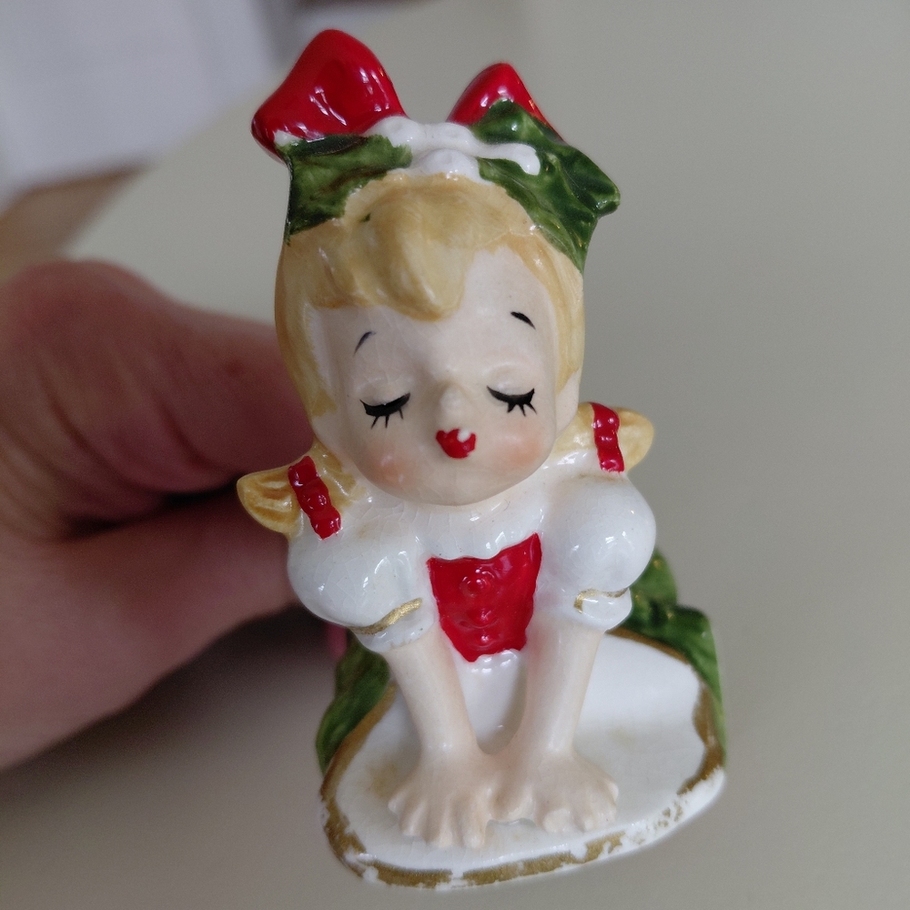 Adorable Vintage Christmas Girl Napco / Lefton Kissing